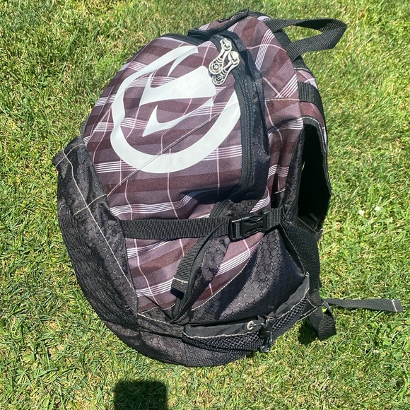 Warrior Lacrosse  Backpack holds lacrosse stick through channel interior of bag - Picture 5 of 13